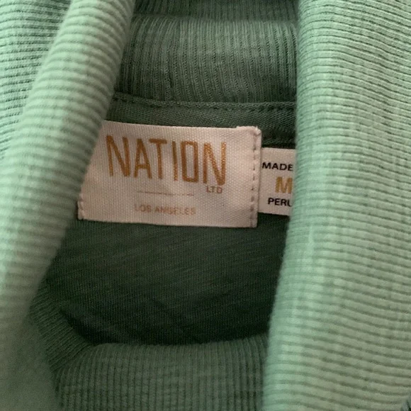 Nation, sleeveless turtleneck - Picture 2 of 2